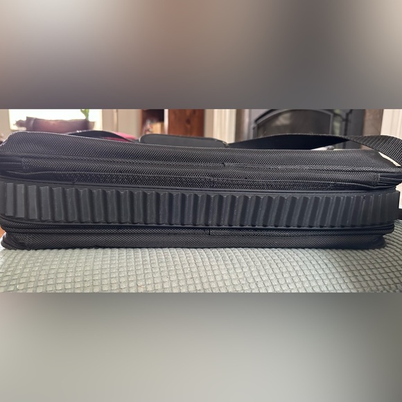 Targus Computer/ Laptop/Mobile Scanner Briefcase - Picture 6 of 9